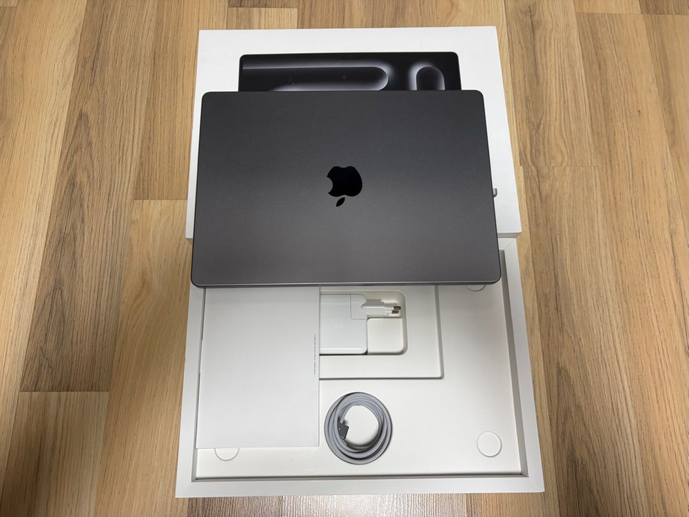 맥북 프로 M3 14인치(메모리 8GB, 저장용량 500GB) 이미지