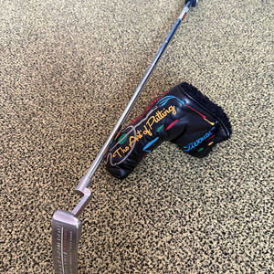 스카티 카메론 스튜디오 스타일 뉴포트 신호등퍼터 35' 이미지