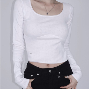 (새상품) 페일제이드 하트 펀칭 레이스 티 화이트 롱 슬리브 티셔츠 이미지