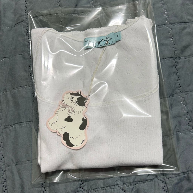 (새상품) 페일제이드 하트 펀칭 레이스 티 화이트 롱 슬리브 티셔츠 이미지