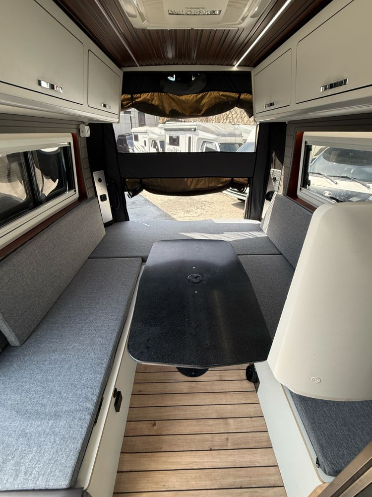 르노마스터 디파트 캠핑카 이미지