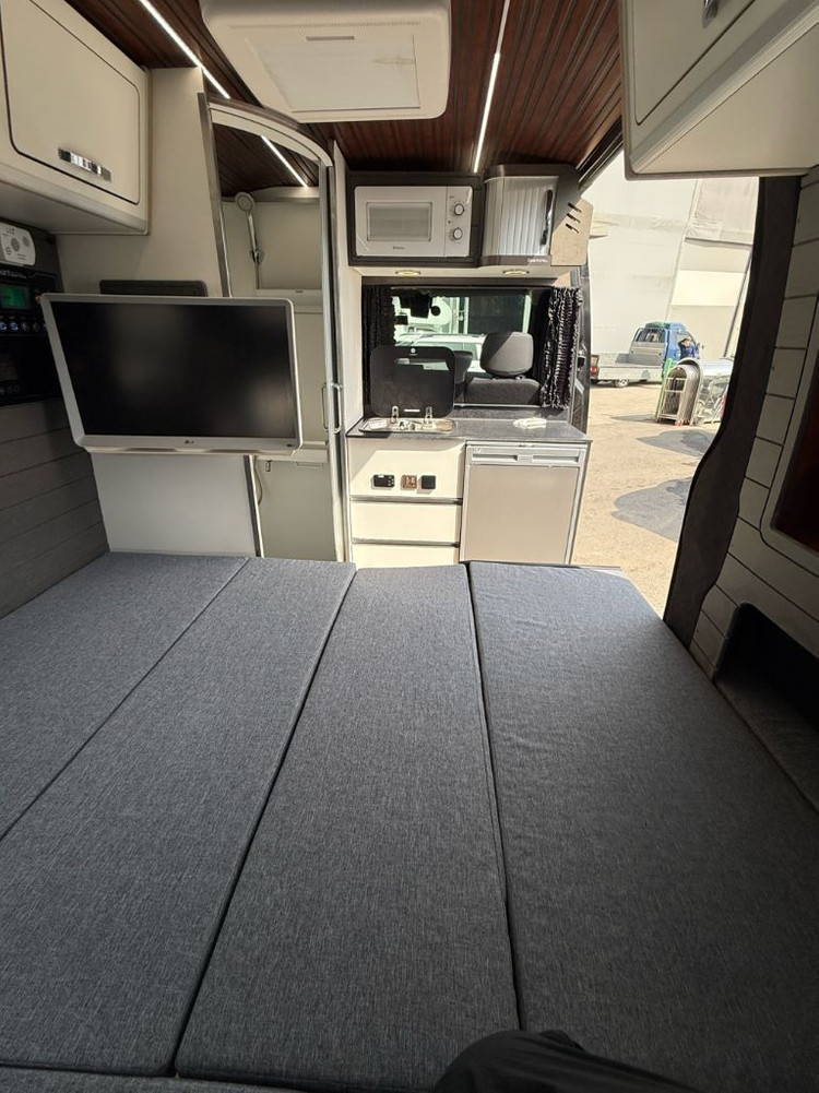 르노마스터 디파트 캠핑카 이미지