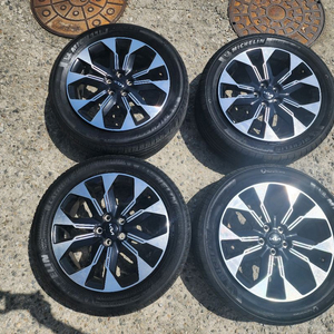 KA4 카니발 19인치 순정휠타이어 이미지