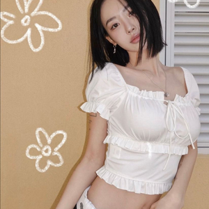 (새상품) 페일제이드 베이직 크롭 퍼프 블라우스 화이트 이미지