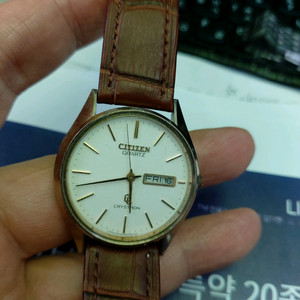 시티즌 크라이스트론 쿼츠 가죽 시계 이미지