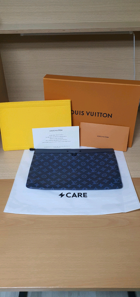 루이비통 쉐도우 클러치/클러치백 한정판 정품S급(감정O)구찌프라다디올고야드샤넬셀린느보테가생로랑버버리발렌시아가가방 이미지