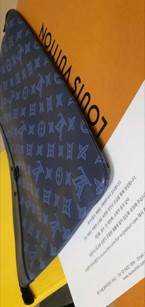 루이비통 쉐도우 클러치/클러치백 한정판 정품S급(감정O)구찌프라다디올고야드샤넬셀린느보테가생로랑버버리발렌시아가가방 이미지