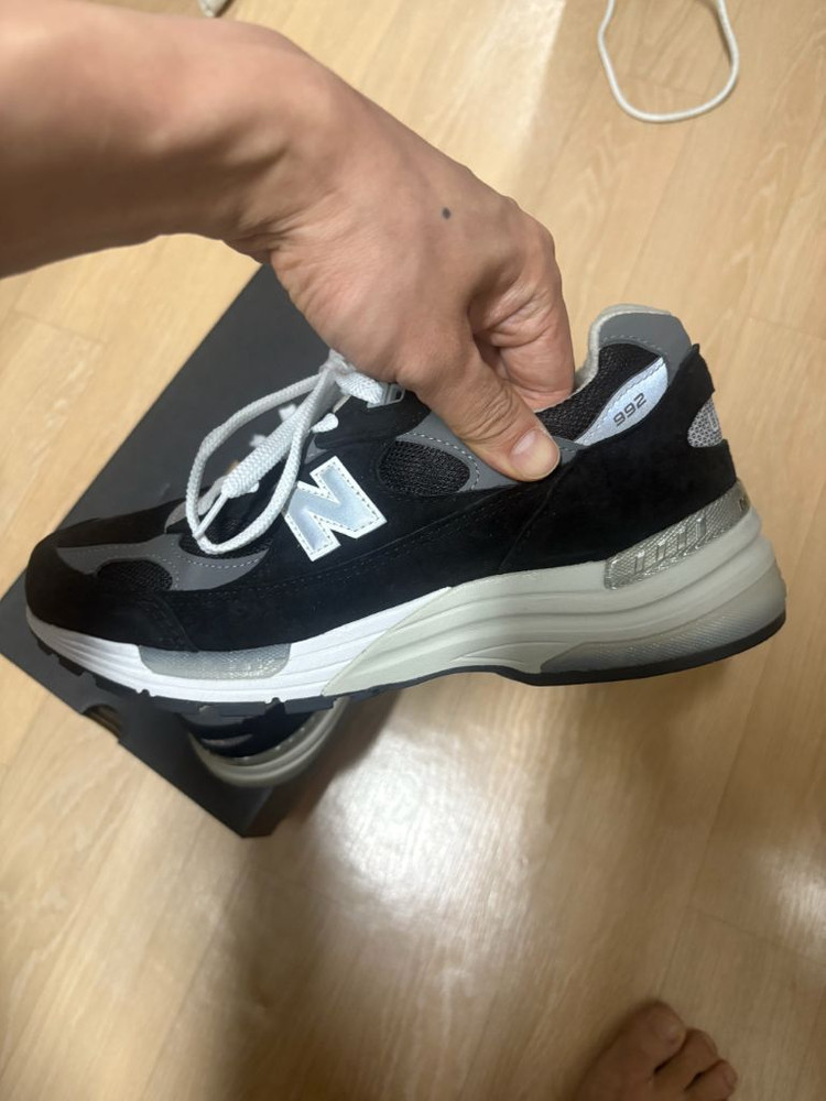 뉴발란스 992 코어 블랙 275팜니다 이미지