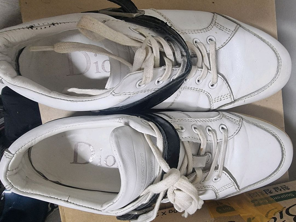 [DIOR] 디올 명품 가죽 스니커즈 41 사이즈 판매합니다. 이미지