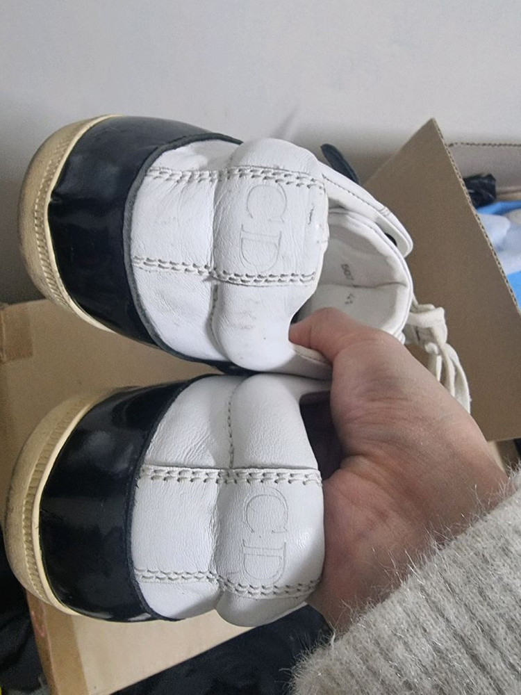 [DIOR] 디올 명품 가죽 스니커즈 41 사이즈 판매합니다. 이미지