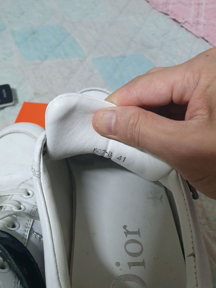 [DIOR] 디올 명품 가죽 스니커즈 41 사이즈 판매합니다. 이미지