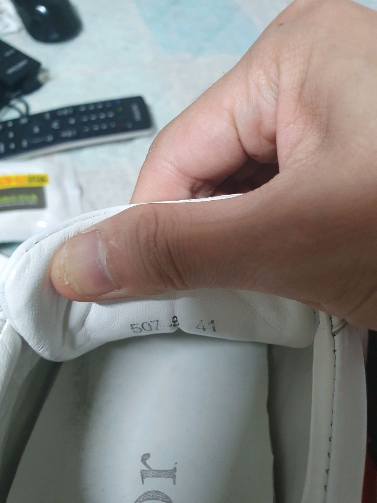 [DIOR] 디올 명품 가죽 스니커즈 41 사이즈 판매합니다. 이미지