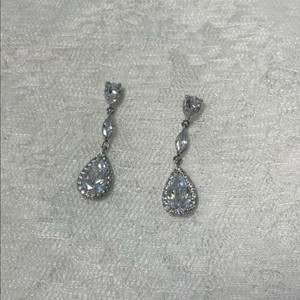 새제품) 드롭형 물방울 귀걸이 실버침 이미지