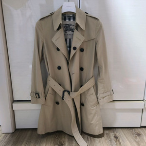 버버리 코트 자켓 트렌치코트타프타패딩명품맨투맨자켓 구찌루이비통디올셀린느톰브라운샤넬에르메스로로피아나가디건 이미지