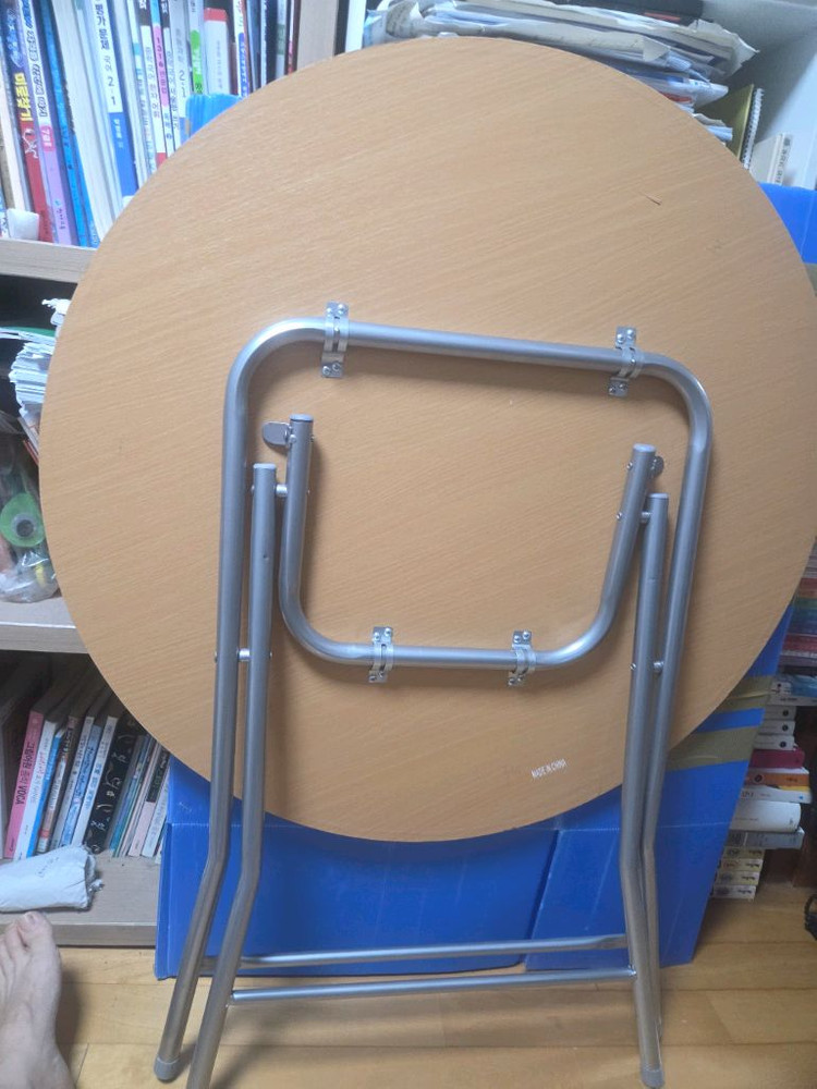 원형 접이식 식탁 이미지