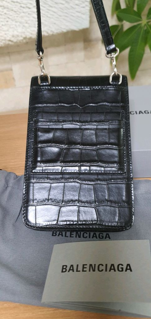 발렌시아가 폰홀더백/크로스백 정품S급(감정O)구찌프라다루이비통디올고야드샤넬셀린느보테가생로랑버버리가방 이미지