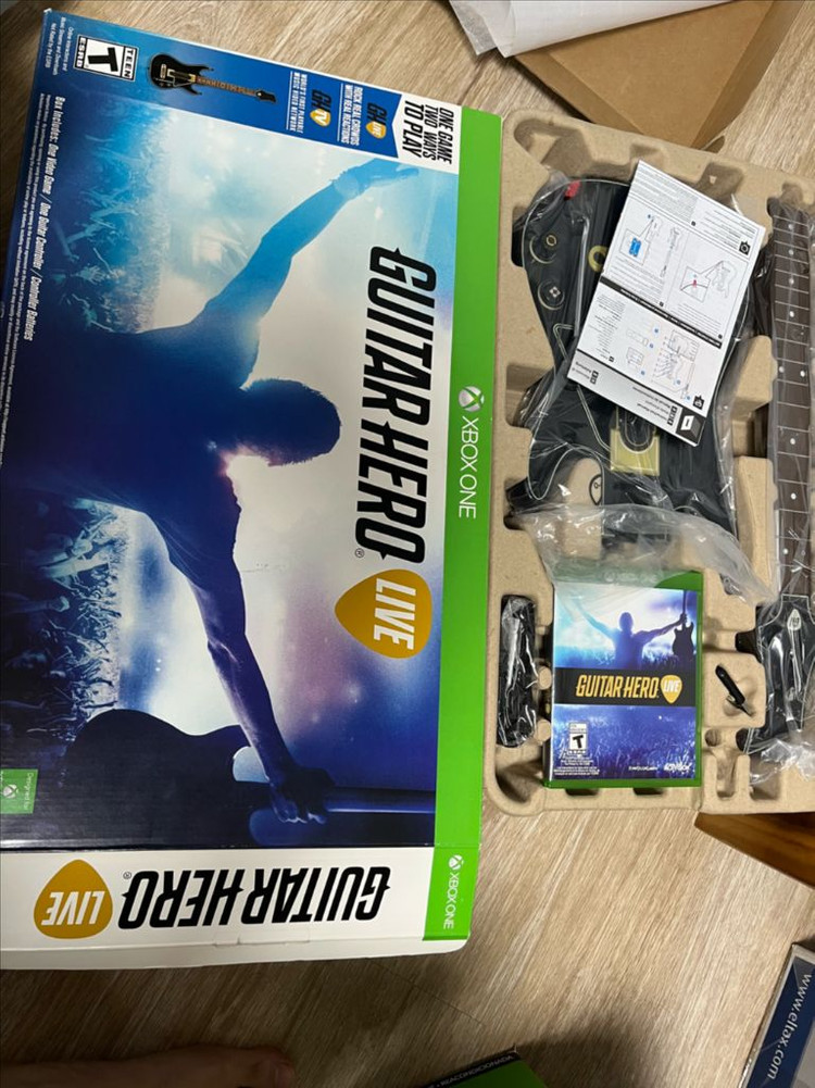 엑스박스원 500 및 키넥트,기타히어로 외 게임 다수 팝니다. 이미지