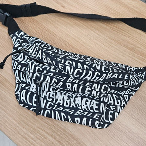 발렌시아가 휠 벨트백 (Wheel Belt Bag) 이미지