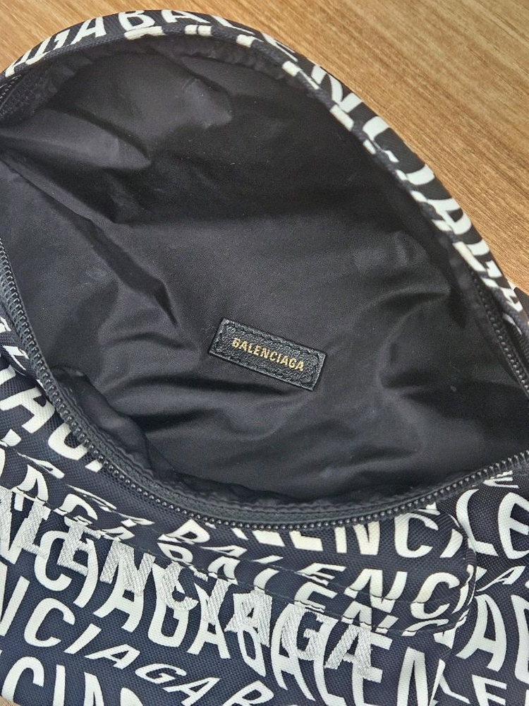 발렌시아가 휠 벨트백 (Wheel Belt Bag) 이미지
