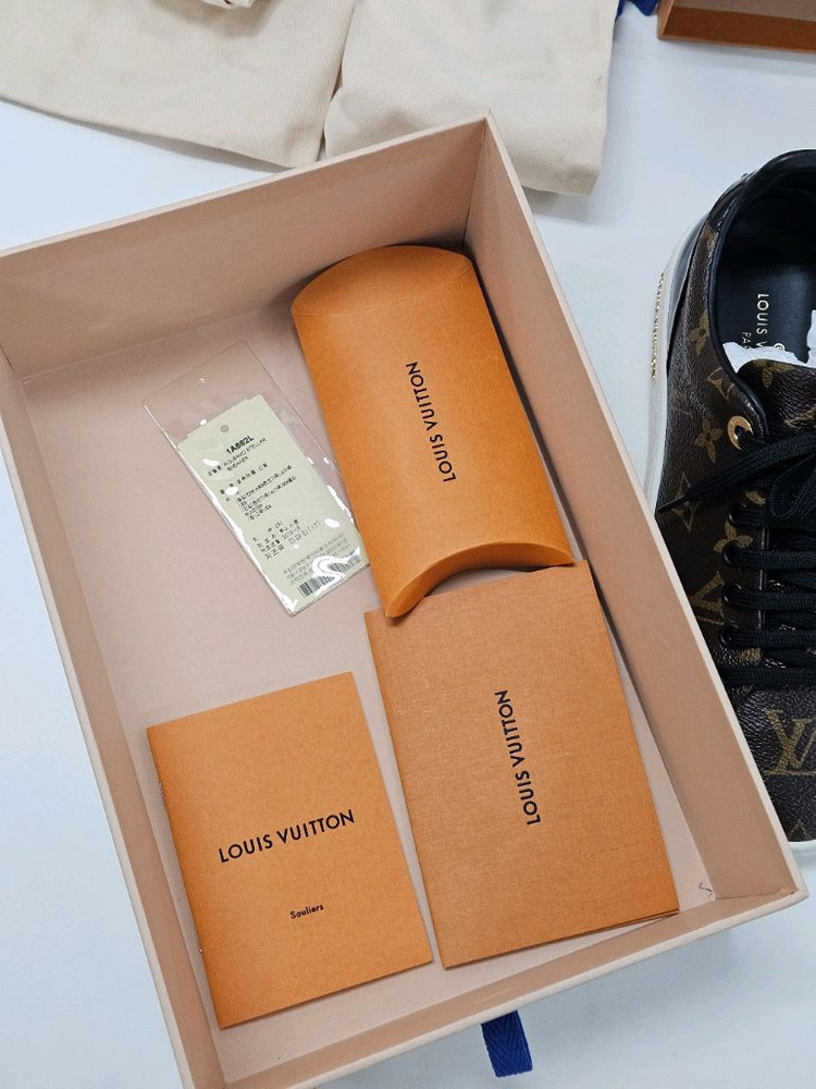 [정품/풀박스] 루이비통 프런트로 모노그램 스니커즈 37사이즈 이미지