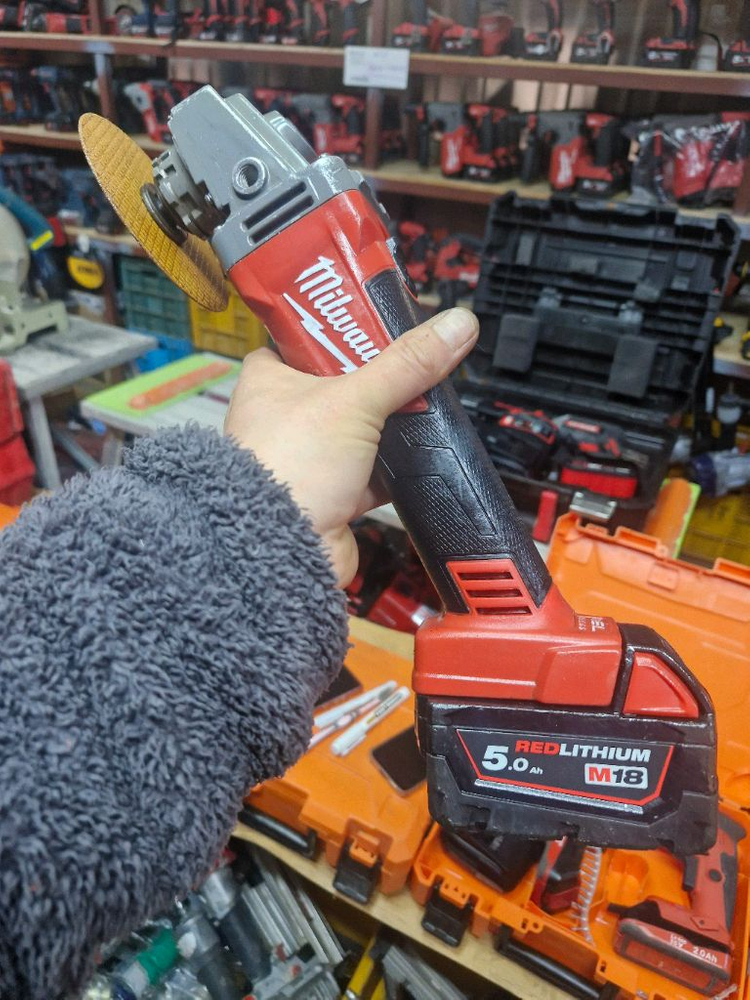 밀워키충전그라인더M18CAG100X 4인치밀워키그라인더 배터리포함 이미지