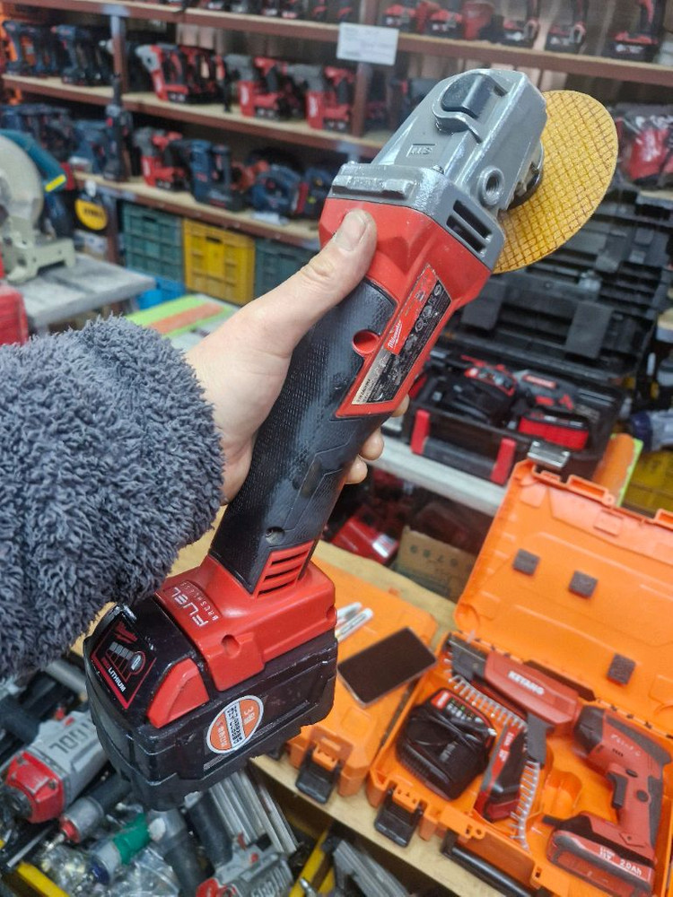 밀워키충전그라인더M18CAG100X 4인치밀워키그라인더 배터리포함 이미지