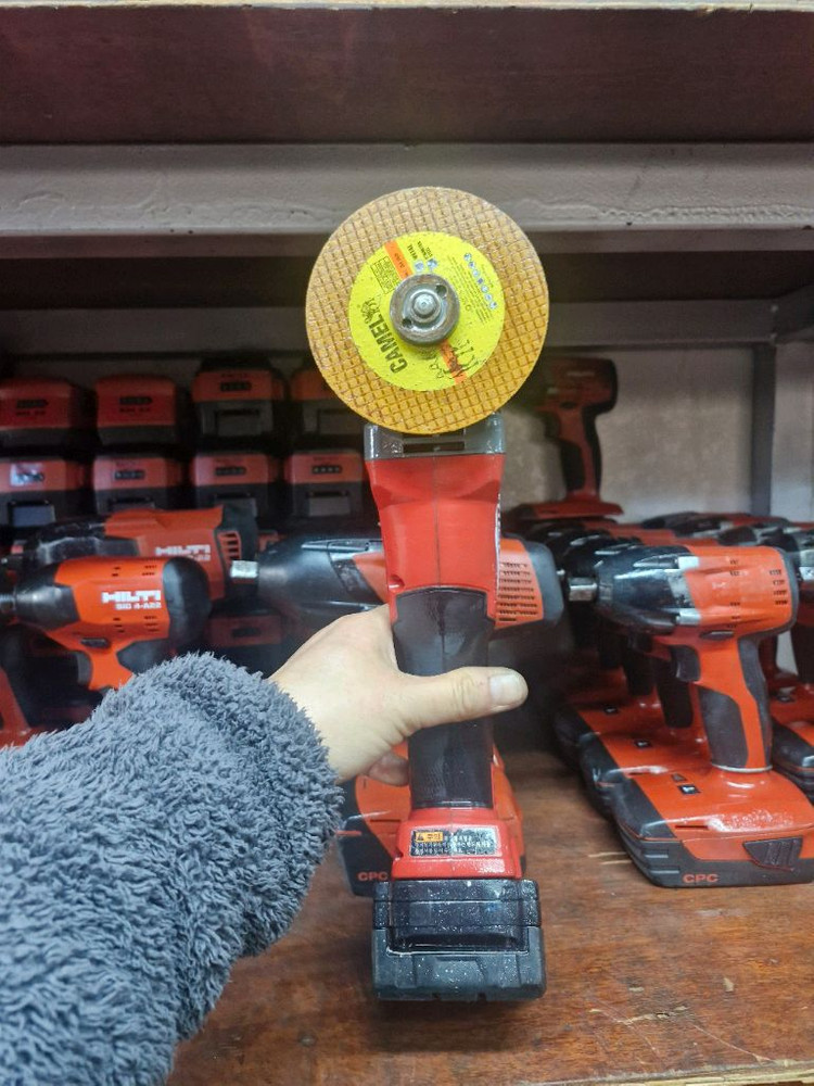 밀워키충전그라인더M18CAG100X 4인치밀워키그라인더 배터리포함 이미지