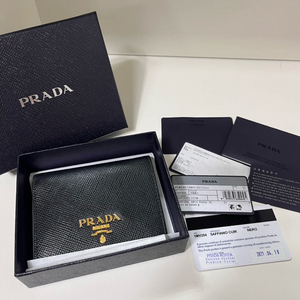 프라다 사피아노 메탈 로고 반지갑 블랙 이미지