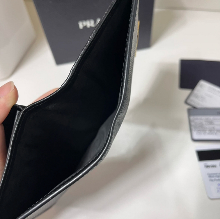 프라다 사피아노 메탈 로고 반지갑 블랙 이미지