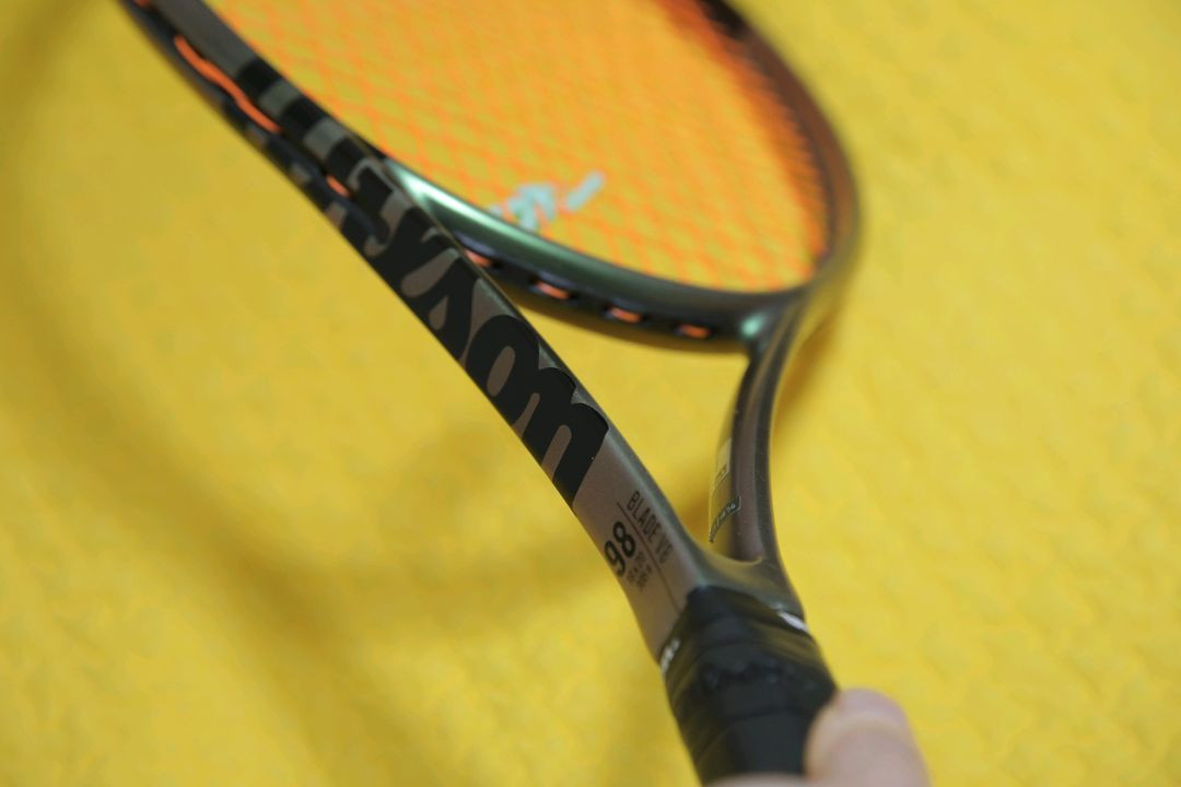 월슨블레이드 V8 98 테니스 라켓 이미지
