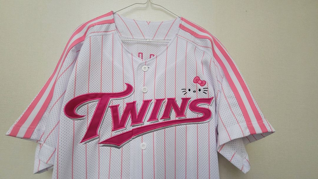 <새상품>LG트윈스 핑크유니폼 헬로키티 100 이상훈 이미지