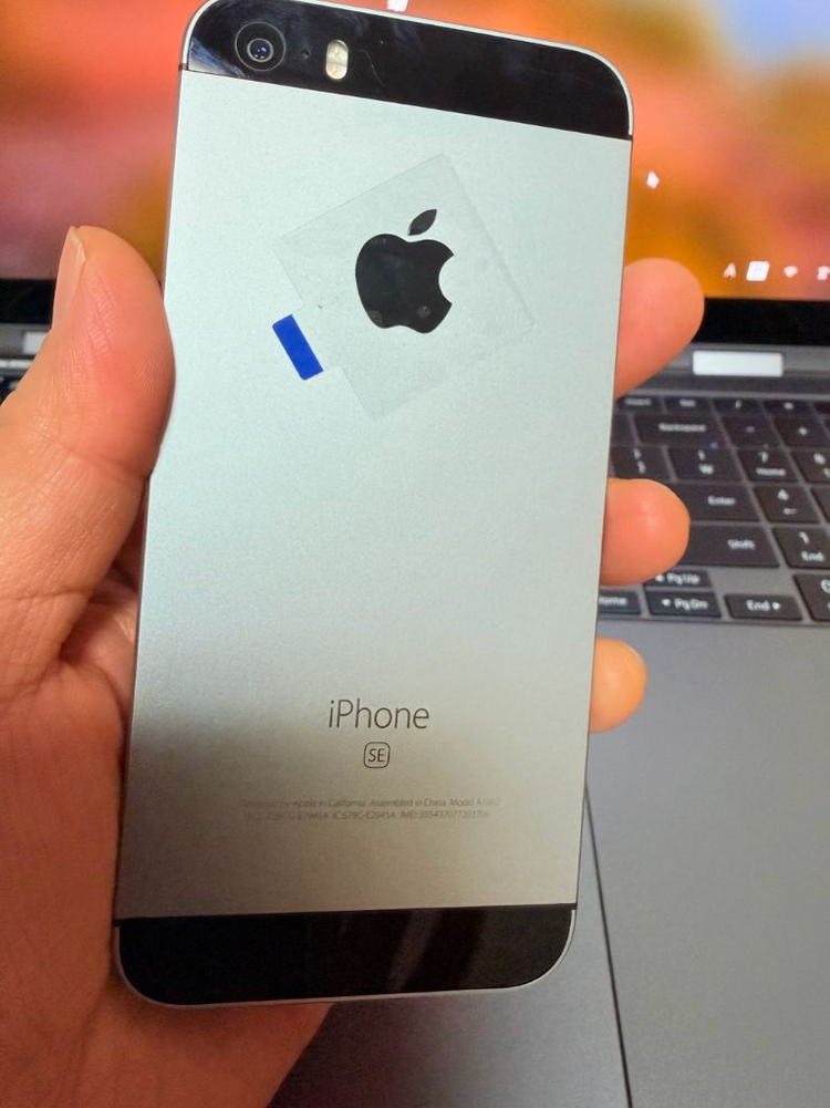 아이폰 se1 128GB 이미지