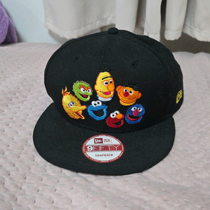 뉴에라 스냅백 세서미 스트리트 이미지