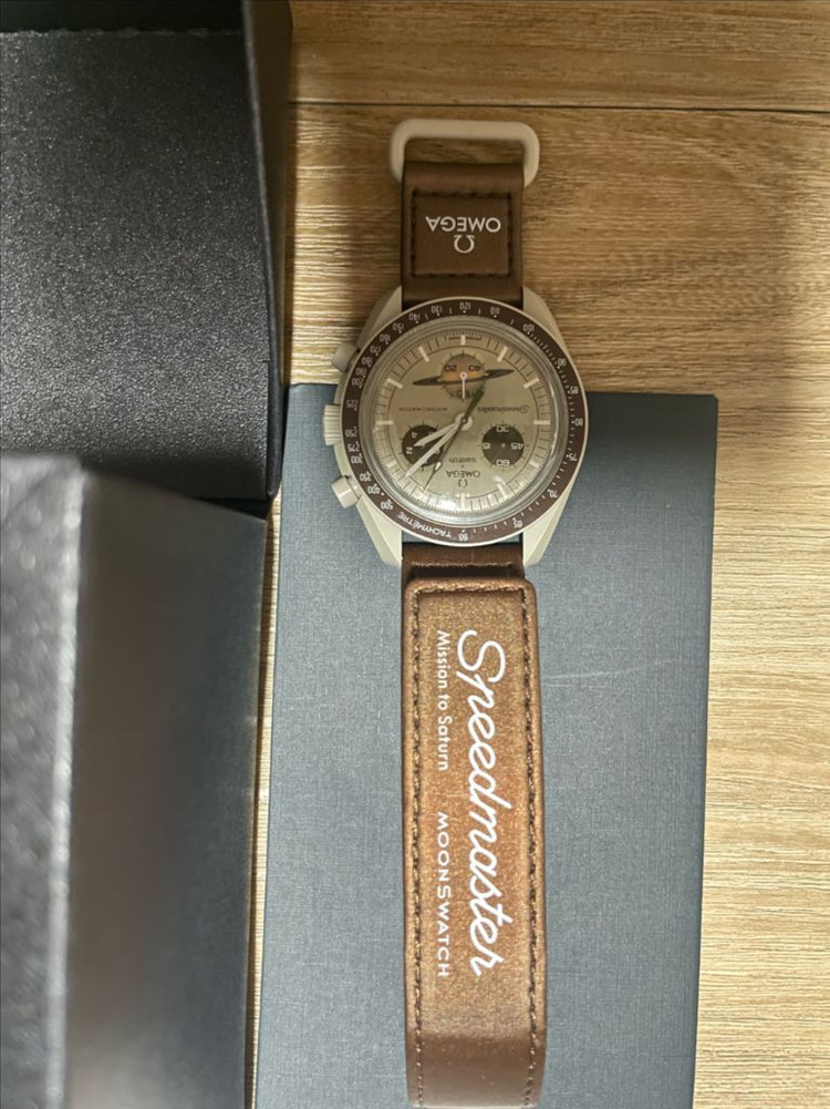스와치x오메가 문스와치 이미지