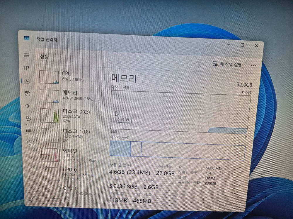 게이밍 모니터 + 컴퓨터 세트 이미지