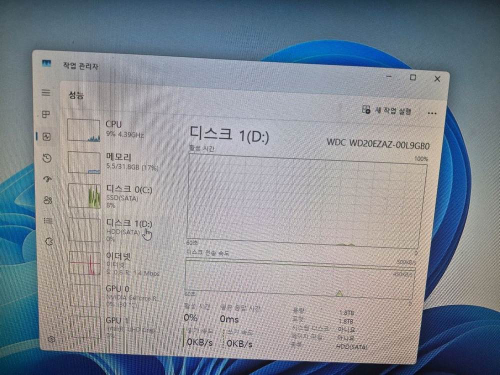 게이밍 모니터 + 컴퓨터 세트 이미지