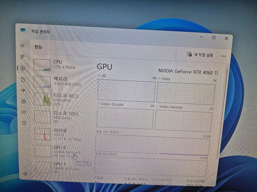 게이밍 모니터 + 컴퓨터 세트 이미지