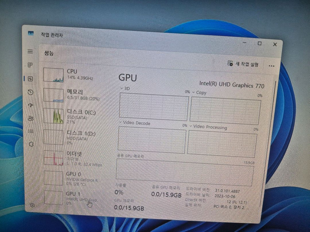 게이밍 모니터 + 컴퓨터 세트 이미지