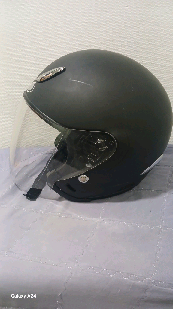 에스에스켐 SST 체어맨 오토바이 오픈페이스 헬멧(L)SST 브랜드의 오픈페이스 형태 오토바이 헬멧입니다. 브랜드: 이미지