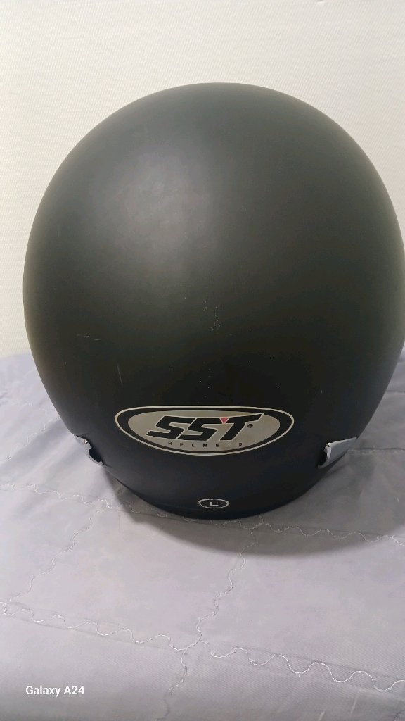 에스에스켐 SST 체어맨 오토바이 오픈페이스 헬멧(L)SST 브랜드의 오픈페이스 형태 오토바이 헬멧입니다. 브랜드: 이미지