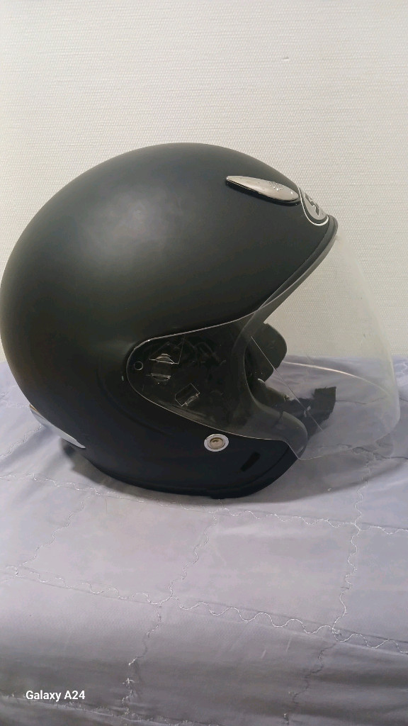 에스에스켐 SST 체어맨 오토바이 오픈페이스 헬멧(L)SST 브랜드의 오픈페이스 형태 오토바이 헬멧입니다. 브랜드: 이미지