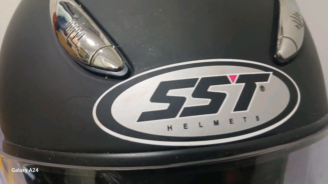 에스에스켐 SST 체어맨 오토바이 오픈페이스 헬멧(L)SST 브랜드의 오픈페이스 형태 오토바이 헬멧입니다. 브랜드: 이미지