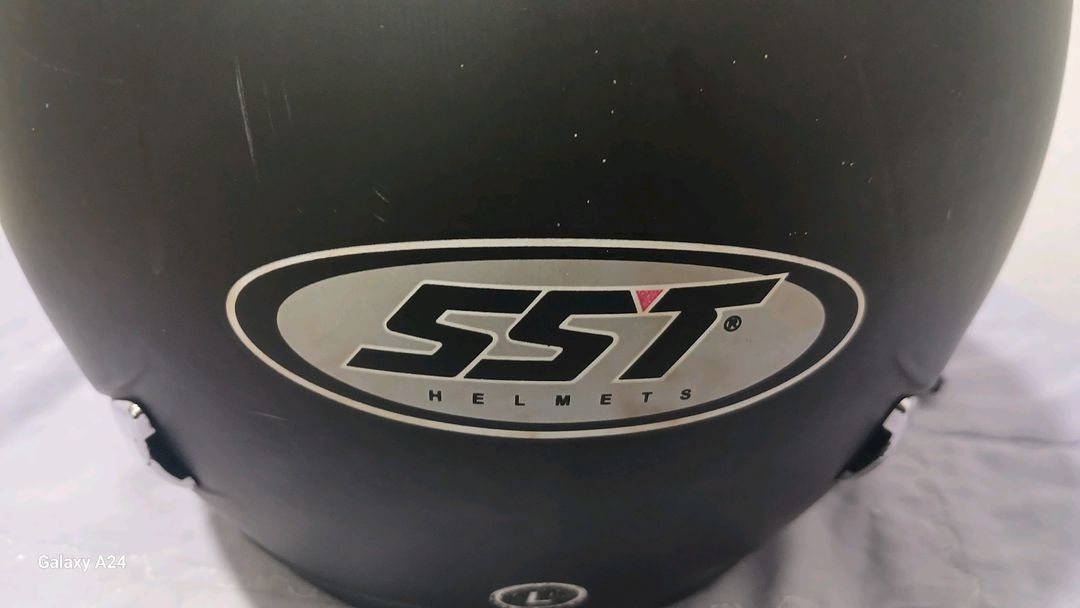 에스에스켐 SST 체어맨 오토바이 오픈페이스 헬멧(L)SST 브랜드의 오픈페이스 형태 오토바이 헬멧입니다. 브랜드: 이미지