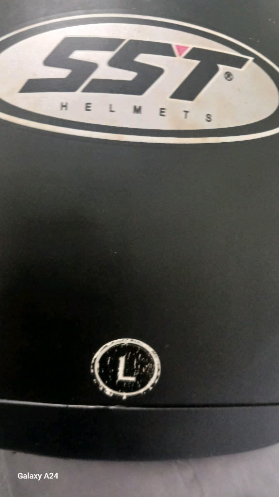 에스에스켐 SST 체어맨 오토바이 오픈페이스 헬멧(L)SST 브랜드의 오픈페이스 형태 오토바이 헬멧입니다. 브랜드: 이미지