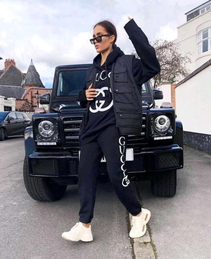 구찌 블랙 인터로킹 후드티 오버핏 실측100이상 정품검수완료 이미지