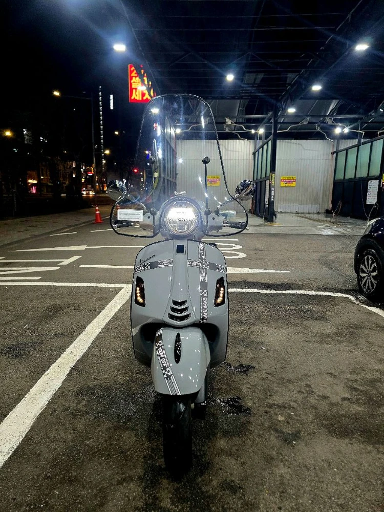 베스파 GTS300 23년식 팝니다 이미지