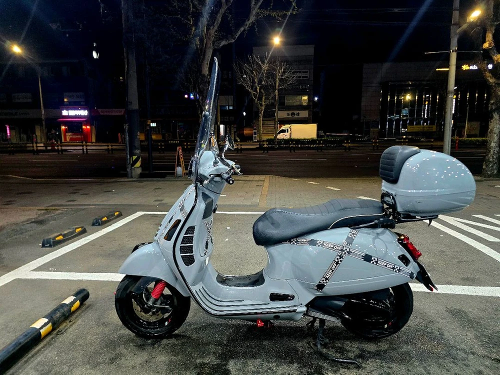 베스파 GTS300 23년식 팝니다 이미지