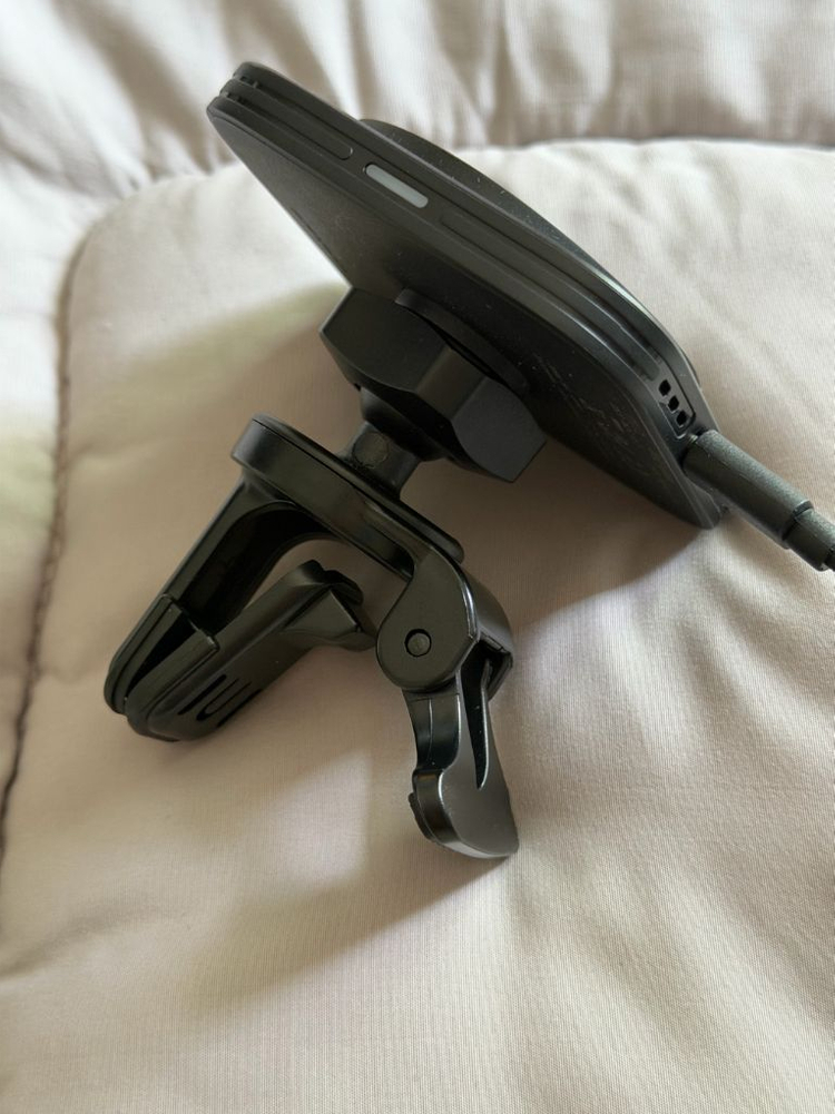 ESR 할로락 차량용 맥세이프 충전기 2c522 (usb타입 이미지