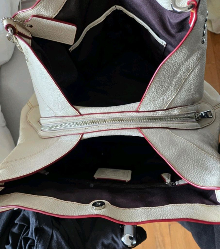 코치 숄더백 이미지