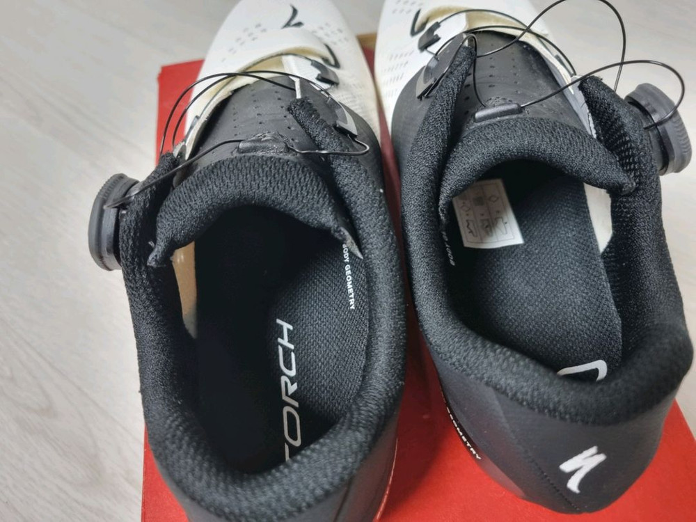 스페셜라이즈드 토치2.0 39.5사이즈(252.5) 이미지